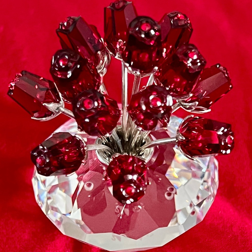 Swarovski Crystal Vase of Red  Roses certificate, Box.